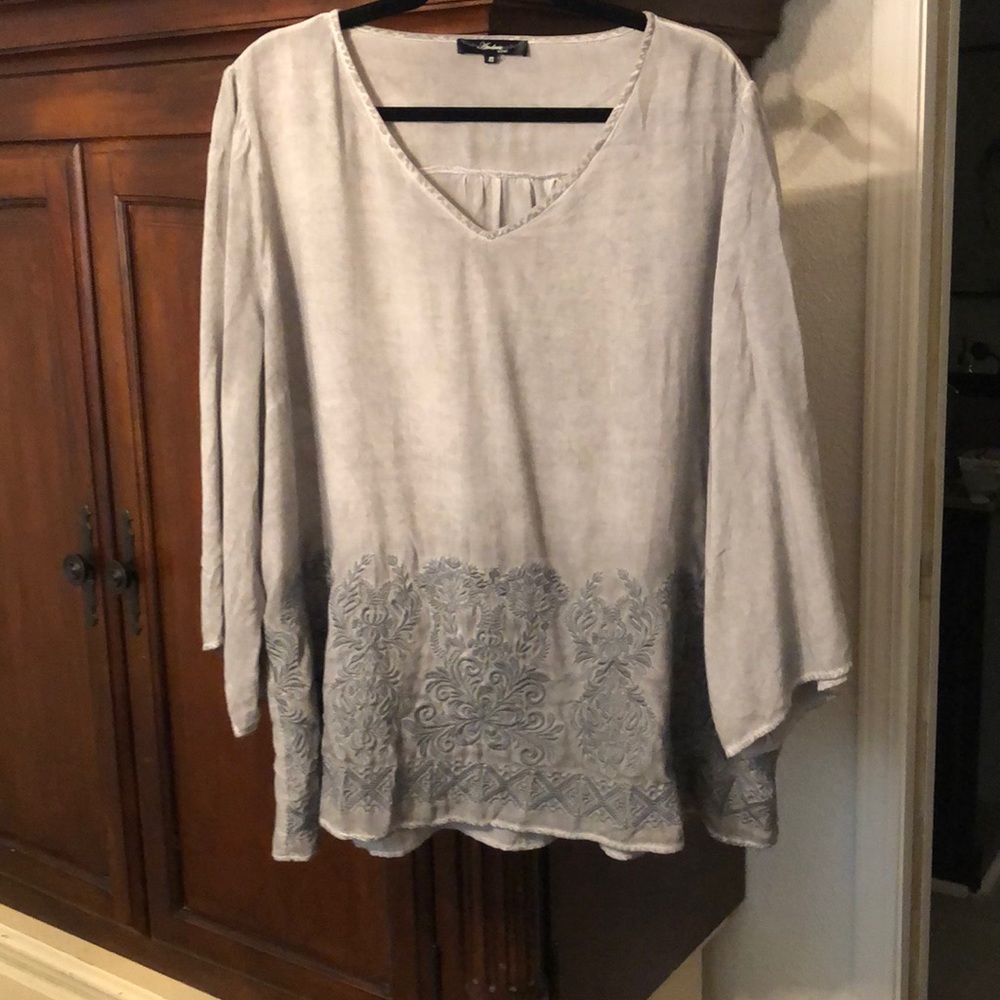 Plus 2x Beautiful gray tunic